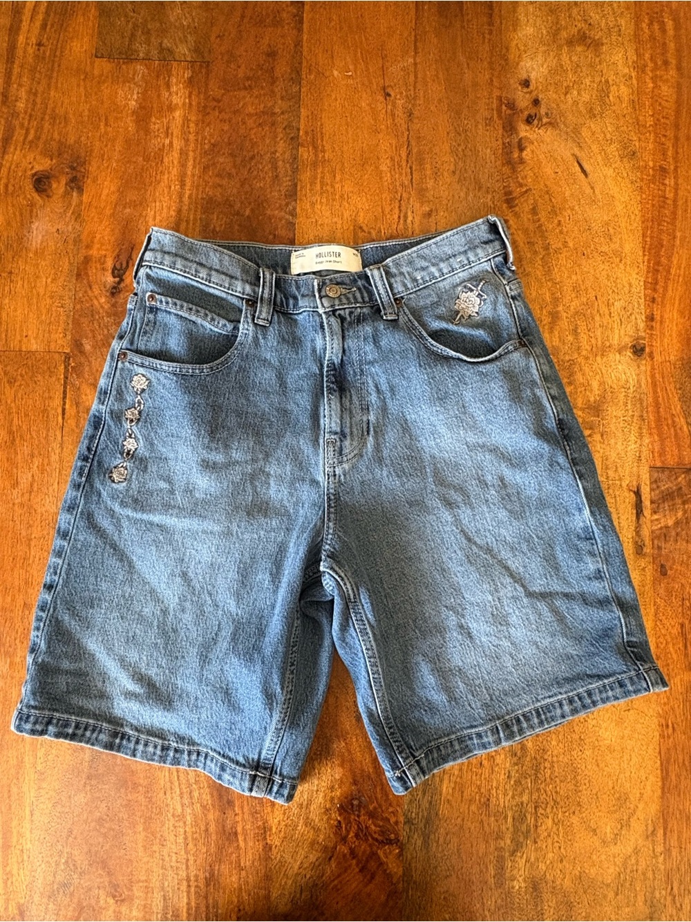 Hollister Men’s Baggy Jean Shorts Embroidered Size 29 Jorts